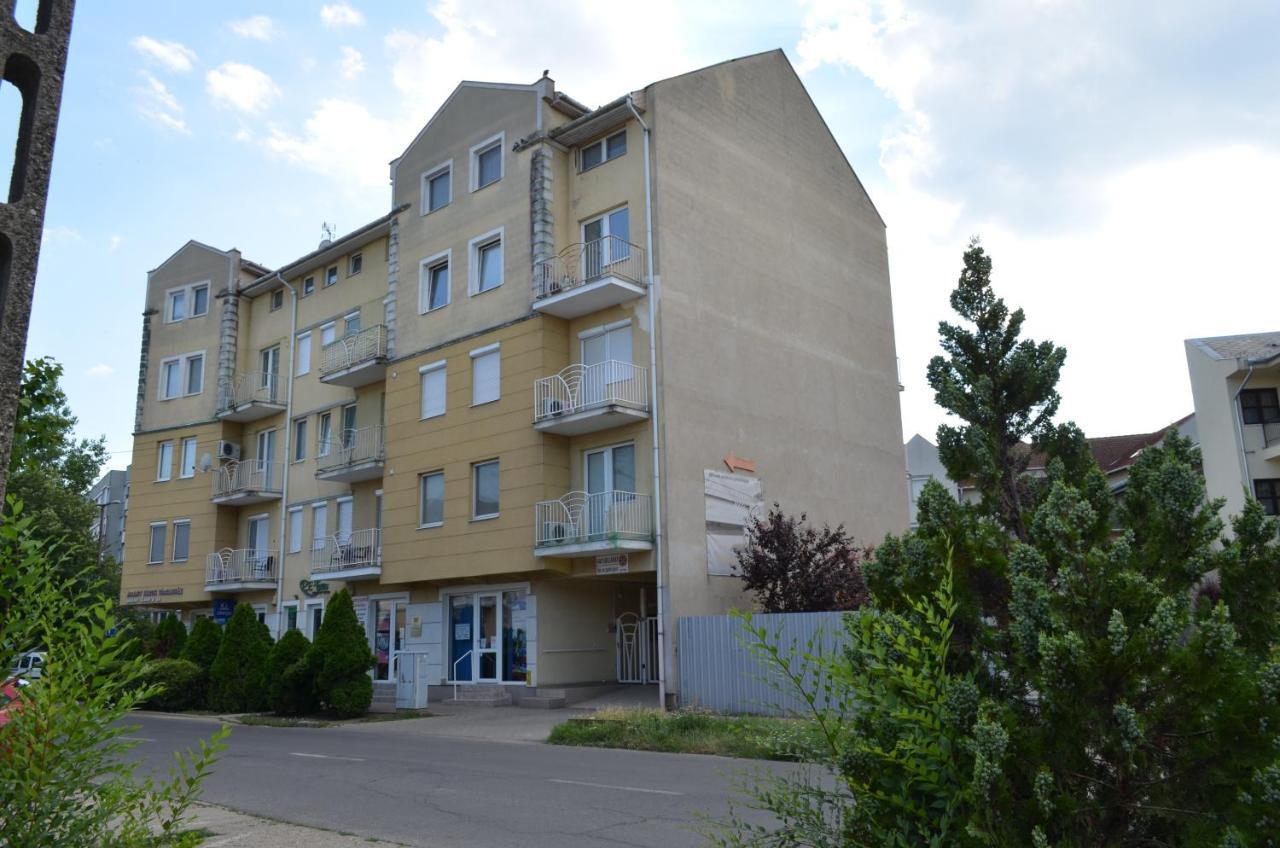 Gabi Apartman Hajdúszoboszló المظهر الخارجي الصورة